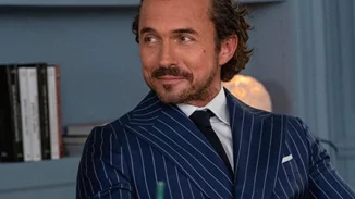 William Abadie | Ο Antoine του "Emily in Paris" κάνει εμφάνιση στο "And Just Like That" και το Twitter έχει αντιρρήσεις