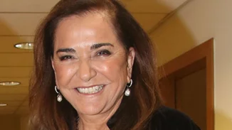 Ντόρα Μπακογιάννη | Φωτογραφίζει τα επτά εγγόνια της στην παραλία