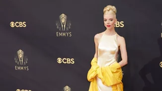 Emmy Awards 2021 | Όλες οι εμφανίσεις στο κόκκινο χαλί