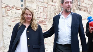 Nικόλαος και Χρυσή Βαρδινογιάννη | Το πρώτο βίντεο από το Πάσχα στην Πάτμο - Μαζί τους η Άννα Μαρία