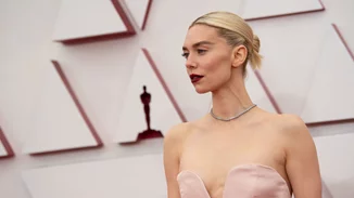 Pink at Oscars | H αλάνθαστη στιλιστική επιλογή του red carpet