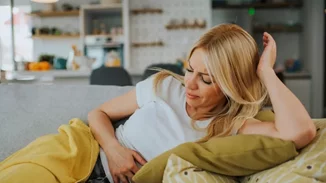 Τι να τρως και τι όχι αν υποφέρεις από φούσκωμα στην κοιλιά