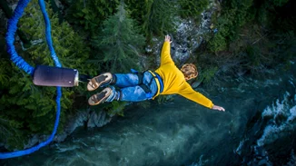 Βουτιά τρόμου: Κόπηκε το καλώδιο την ώρα που έκανε μπάντζι τζάμπινγκ