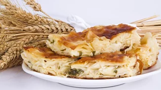 Η απόλυτη "τεμπέλικη" τυρόπιτα με 3 μόνο υλικά