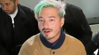 J Balvin και Padma Lakshmi στο ειδικό αφιέρωμα του "Nick News" για τη μετανάστευση