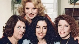 59 χρόνια πριν: Μια σπάνια φωτογραφία της 96χρονης θείας Μπεμπέκας-Άννας Κυριακού με την Τζένη Καρέζη