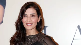 Η Αντιγόνη Κουλουκάκου αγκαλιά με τον 8μηνών γιο της - Η festive νότα στο look της