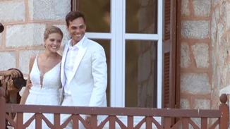 Δανάη Μιχαλάκη - Γιώργος Παπαγεωργίου | Τι φόρεσαν οι διάσημες καλεσμένες στον γάμο τους