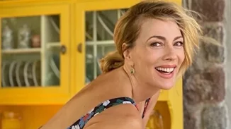 Σμαράγδα Καρύδη | Τρολάρει τον Θοδωρή Αθερίδη στις διακοπές τους