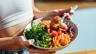 Αυτές είναι οι τροφές που αποτρέπουν την αύξηση βάρους και μειώνουν το λίπος στην κοιλιά