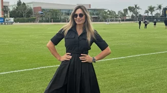 Η Ελένη Πετρουλάκη σε αποχαιρετιστήριο δείπνο με την κούκλα κόρη της | Πόσο μοιάζουν;