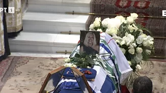Η Ελλάδα αποχαιρετά τη Φώφη Γεννηματά | Με χειροκροτήματα στη Μητρόπολη η σορός της - Ξεκινά η νεκρώσιμη ακολουθία - Live