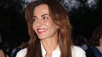 Δήμητρα Ματσούκα | Με ελάχιστο μακιγιάζ και mini φόρεμα στο θέατρο Άλσος