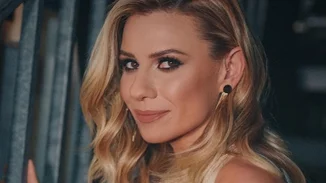 Κατερίνα Καραβάτου | Οι γλυκές φωτογραφίες από το κέντρο της πόλης με τον γιο της Αρίωνα