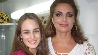 Η Άντζελα Γκερέκου στο σπίτι της κόρης της στο κέντρο της Αθήνας