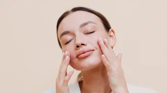 Τα ιδανικά προϊόντα για τη φροντίδα της ευαίσθητης επιδερμίδας, με τάση ατοπίας.