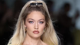 4 beauty tips που ίσως δεν σου έμαθε η μαμά σου — και πρέπει να εντάξεις στη skincare ρουτίνα σου