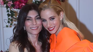 Ούρσουλα Νομικού | Χαμογελαστή ανάμεσα στα παιδιά της, Νικήτα και Δούκισσα Νομικού