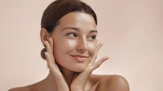 5 κορυφαίοι αντιγηραντικοί οροί για σύσφιξη και φυσικό lifting