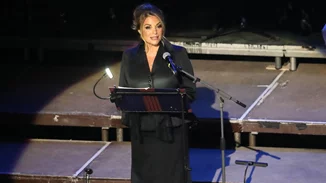 Άντζελα Γκερέκου | Στο Ηρώδειο με silver δημιουργία και την κόρη της, Μαρία Βοσκοπούλου στο πλευρό της