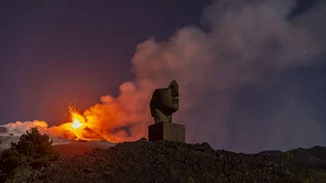 Ξύπνησε το ηφαίστειο της Αίτνας στη Σικελία με τεράστια έκρηξη (video)