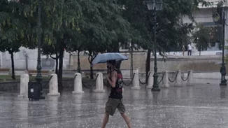 Αγίου Πνεύματος | Ανεβαίνει η θερμοκρασία, επιμένουν οι βροχές - Σε ποιες περιοχές θα ρίξει μέχρι και χαλάζι