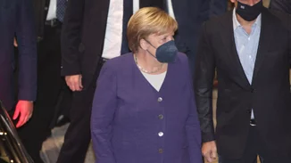 Συνάντηση στο Προεδρικό - Σακελλαροπούλου: "Αισθανθήκαμε δικαιολογημένα μόνοι" - Merkel: "Είχαμε σκαμπανεβάσματα"