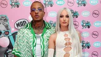 Light "Οι καθώς πρέπει κύριοι της τέχνης κάνουν τα αίσχη όλα αυτά τα χρόνια"