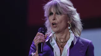 Η Chrissie Hynde λανσάρει τη δική της Fender κιθάρα