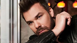 O Γιώργος Σαμπάνης τραγουδάει τη ζωη του