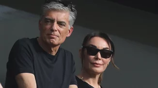 Η Τατιάνα Στεφανίδου με leather jacket και denim στο γήπεδο