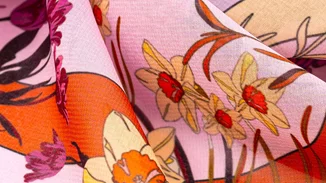 Anna Maria Mazaraki x Hemithea |  Ένα #scarfwithpurpose "γεννιέται" για να γεμίσει δύναμη τις γυναίκες του Άλμα Ζωής με Καρκίνο του Μαστού