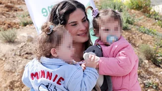 Χριστίνα Μπόμπα | Η απόδειξη ότι οι κορούλες της έχουν άποψη για όλα!