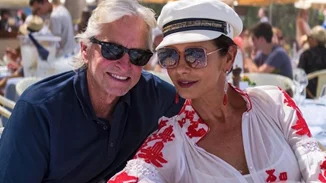 Ο Michael Douglas μοιάζει αγνώριστος