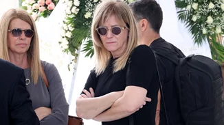 Καταρρακωμένη η Μαρίνα Ψάλτη στην κηδεία του Γιάννη Φέρτη