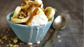 Υγιεινό παγωτό με μπανάνα και φυστικοβούτυρο για τα παιδιά