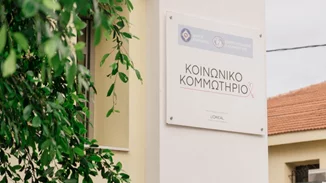 Όταν η ομορφιά γίνεται πράξη φροντίδας | Το Κοινωνικό Κομμωτήριο της Αθήνας γιόρτασε τον εθελοντισμό