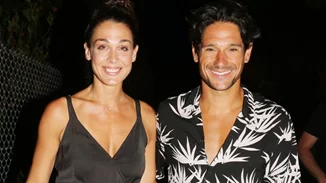 Η Ιωάννα Τριανταφυλλίδου ποζάρει με το μαγιό της στην παραλία και είναι το απόλυτο bikini body