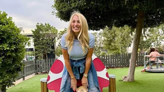 Κωνσταντίνα Σπυροπούλου | Οι μικροσκοπικές γαλότσες του γιου της είναι ό,τι πιο cute θα δεις σήμερα