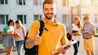 Άντρες και t-shirts: Πώς να διαλέξουν το σωστό κοντομάνικο μπλουζάκι;