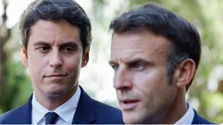 Attal: Ο νέος πρωθυπουργός της Γαλλίας έχει ελληνικές ρίζες- Το σύμφωνο συμβίωσης με ευρωβουλευτή, ο πρώτος έρωτας με τραγουδίστρια