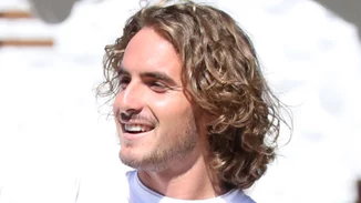 Στέφανος Τσιτσιπάς | Το τρυφερό βίντεο με την κούκλα σύντροφό του, Paula Badosa, να του φτιάχνει τα μαλλιά