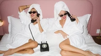 #FacesofHaralas | H νέα καμπάνια Haralas εξυμνεί τη νεότητα, τη φιλία και τη μόδα