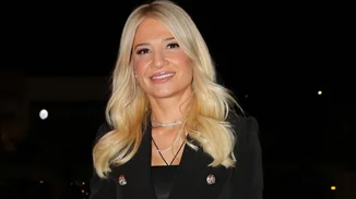 "Το ραντεβού μου" | Η Φαίη Σκορδά σε βραδινή έξοδο με τους γιους της