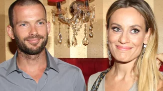 Αλεξάνδρα Μαροσούλη | Η τριών ετών κόρη της Ελεονώρας Μελέτη φωτογραφίζει τους γονείς της