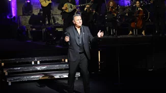 Αντώνης Ρέμος | Η συγκινητική αναφορά στη Μαρινέλλα κατά τη διάρκεια της συναυλίας του στο Ηρώδειο