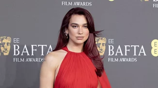 BAFTAs 2024 | Τα 10 πιο ενδιαφέροντα beauty looks στο κόκκινο χαλί