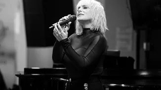 34 χρόνια πριν: Η Ελεωνόρα Ζουγανέλη αγνώριστη σε ηλικία 7 ετών