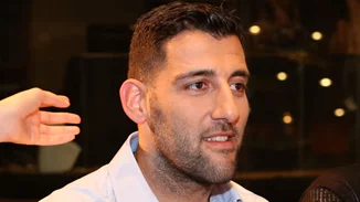 Γιάννης Μπουρούσης | Ο μπασκετμπολίστας απεγκλώβιζε οδηγούς στην Αττική Οδό (βίντεο)