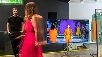 Η κορυφαία αισθητική της LG Gallery OLED TV συναντά την δημιουργικότητα του Στέλιου Κουδουνάρη και τη φινέτσα της Ελιάνας Χρυσικοπούλου